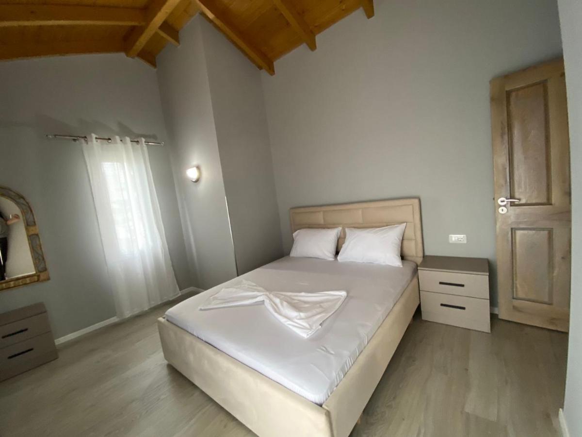 Villa Yseni Orikum Bagian luar foto