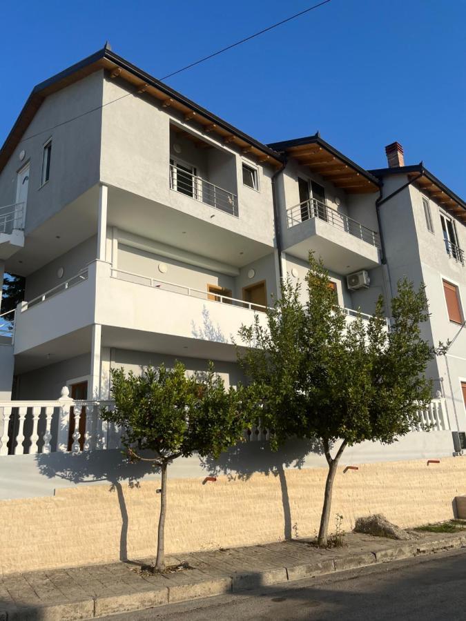 Villa Yseni Orikum Bagian luar foto